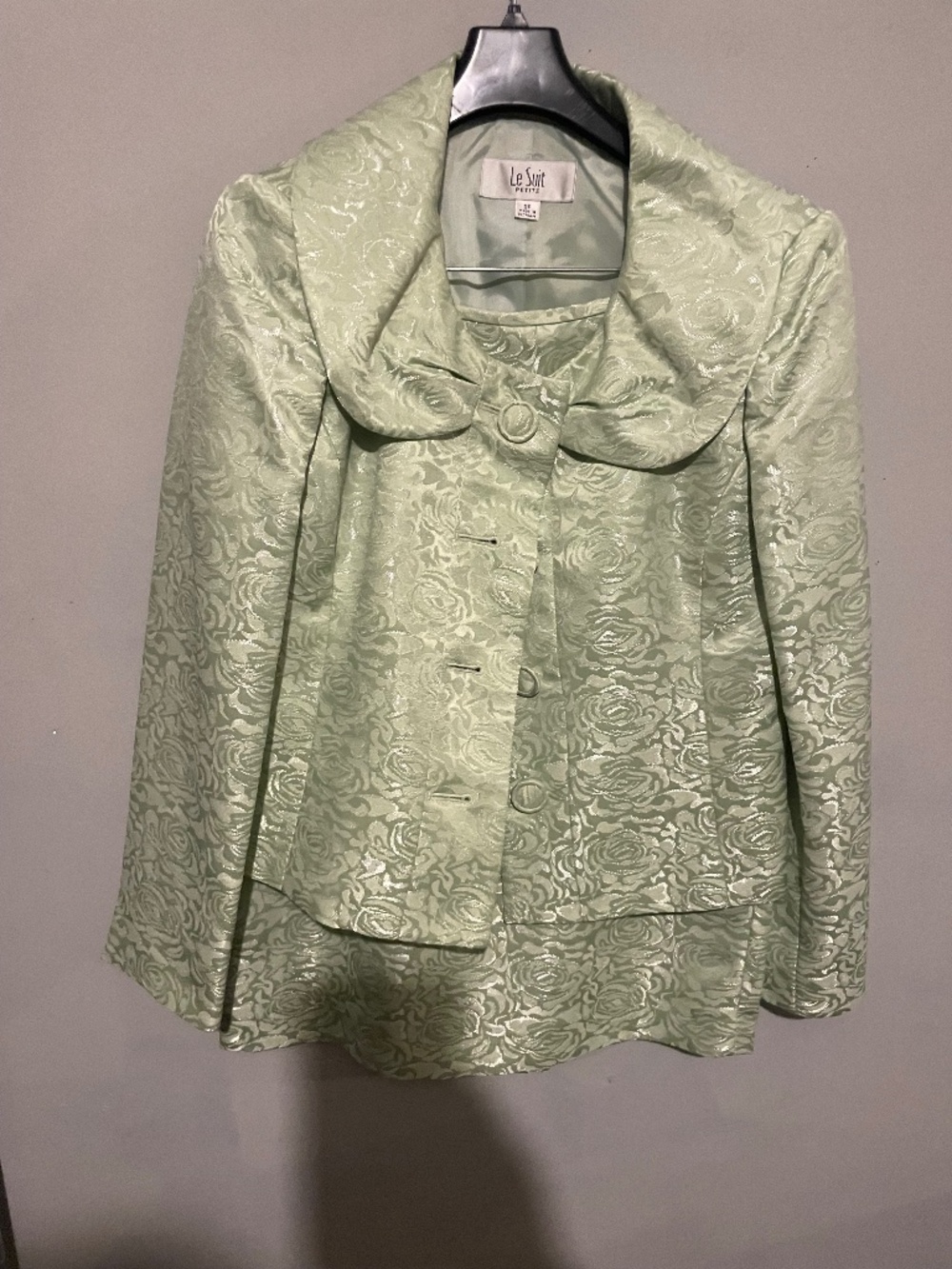 Le Suit Petite  two piece green skirt suit in women’s size 6P